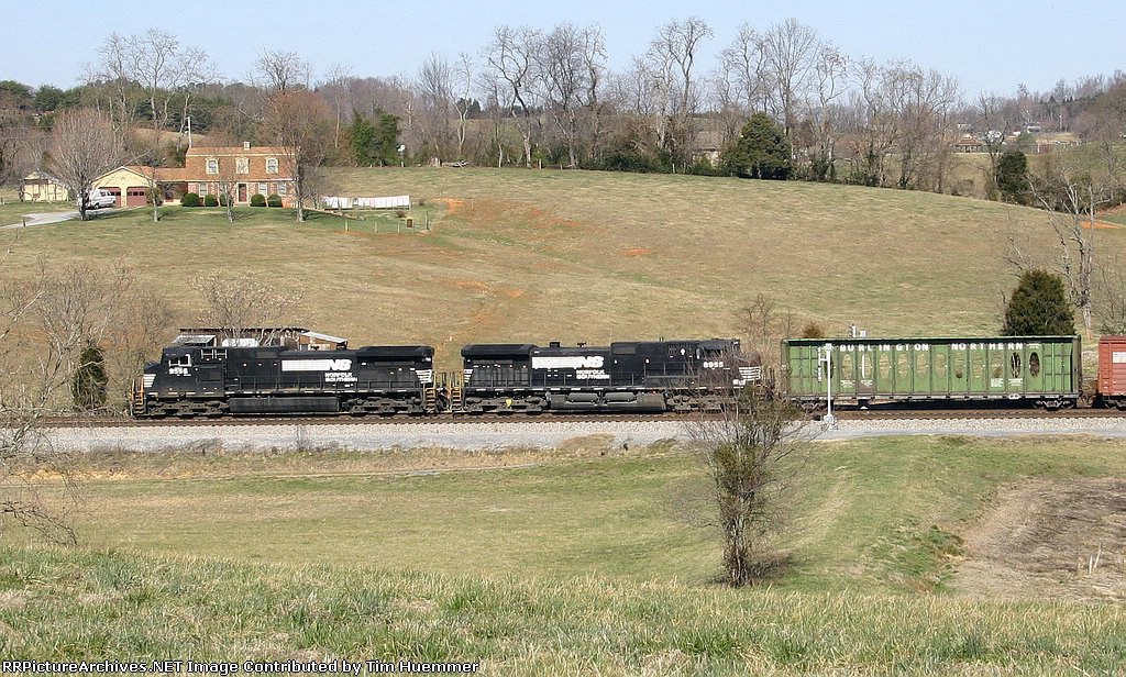 NS 15T rolls across the TN hills